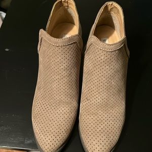 Tan Steve Maden booties Havannah style